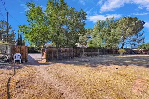 Exterior - 14275 Gayhead, Apple Valley, CA 92307 photo 11 of 22