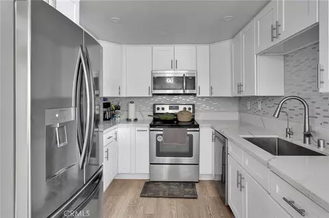 Kitchen - 14275 Gayhead, Apple Valley, CA 92307 photo 3 of 3