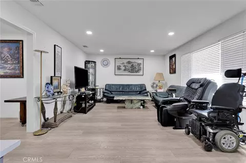 Living - 14275 Gayhead, Apple Valley, CA 92307 photo 4 of 4