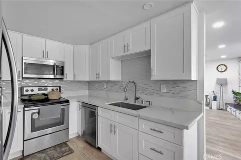 Kitchen - 14275 Gayhead, Apple Valley, CA 92307 photo 2 of 3