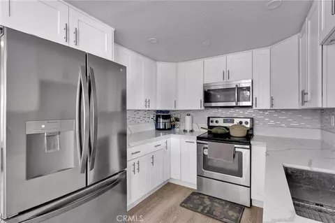 Kitchen - 14275 Gayhead, Apple Valley, CA 92307 photo 1 of 3