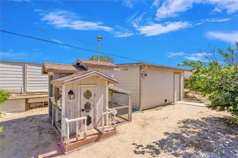 Exterior - 15011 Tuscola Rd, Apple Valley, CA 92307 photo 8 of 10
