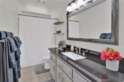 Bath - 15011 Tuscola Rd, Apple Valley, CA 92307 photo 3 of 4