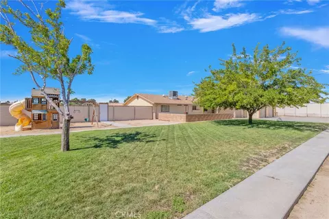 Exterior - 15011 Tuscola Rd, Apple Valley, CA 92307 photo 6 of 10