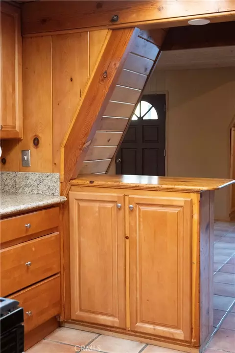 Kitchen - 1628 Thrush, Wrightwood, CA 92397 photo 5 of 5
