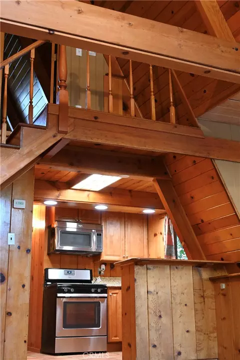 Kitchen - 1628 Thrush, Wrightwood, CA 92397 photo 4 of 5