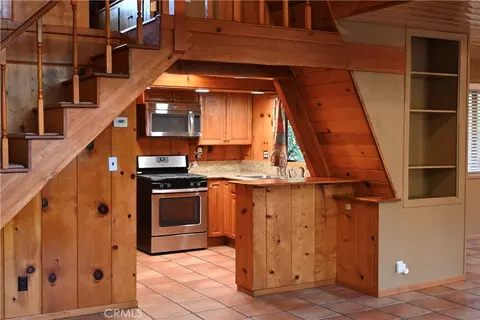 Kitchen - 1628 Thrush, Wrightwood, CA 92397 photo 1 of 5