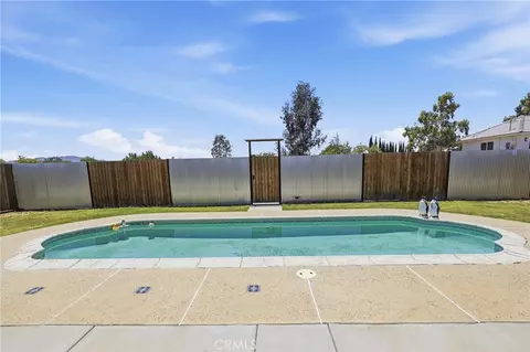 Exterior - 16089 Cactus St, Hesperia, CA 92345 photo 9 of 15