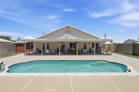 Exterior - 16089 Cactus St, Hesperia, CA 92345 photo 7 of 15