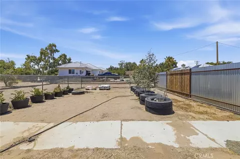 Exterior - 16089 Cactus St, Hesperia, CA 92345 photo 12 of 15