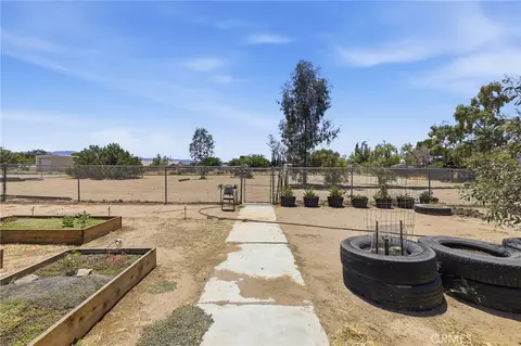 Exterior - 16089 Cactus St, Hesperia, CA 92345 photo 11 of 15