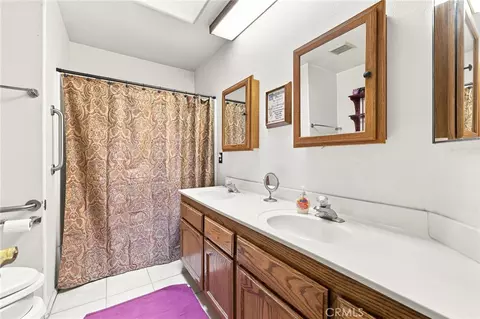 Bath - 16089 Cactus St, Hesperia, CA 92345 photo 2 of 3
