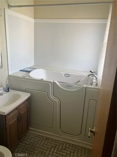 Bath - 37111 Tripoli, Barstow, CA 92311 photo 2 of 2