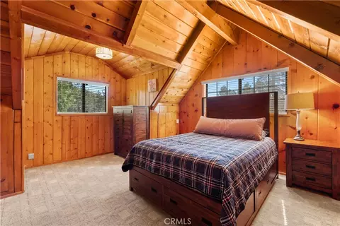 Bedroom - 1869 Twin Lks, Wrightwood, CA 92397 photo 4 of 6