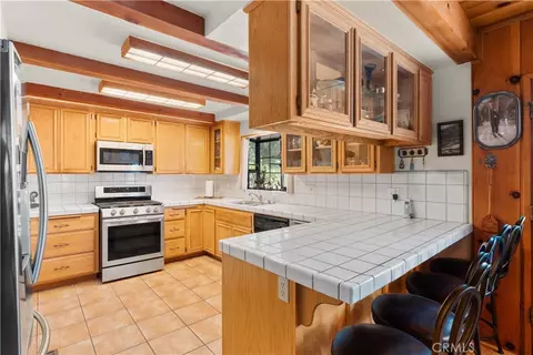 Kitchen - 1869 Twin Lks, Wrightwood, CA 92397 photo 1 of 3
