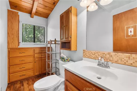 Bath - 1869 Twin Lks, Wrightwood, CA 92397 photo 2 of 2