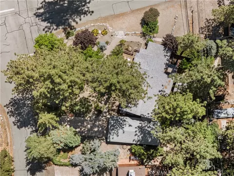View/Area - 1869 Twin Lks, Wrightwood, CA 92397 photo 1 of 5