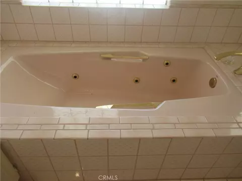 Bath - 16445 Koda Way, Apple Valley, CA 92307 photo 2 of 4