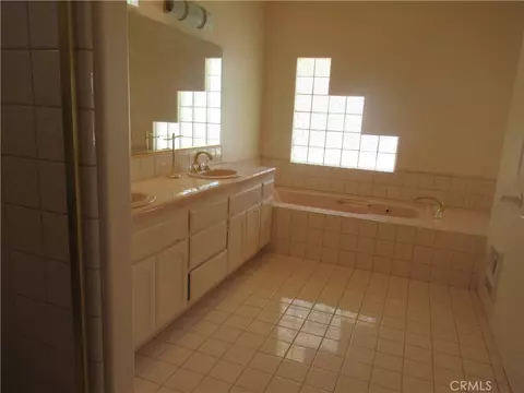 Bath - 16445 Koda Way, Apple Valley, CA 92307 photo 1 of 4