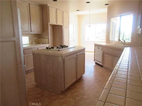 Kitchen - 16445 Koda Way, Apple Valley, CA 92307 photo 1 of 2
