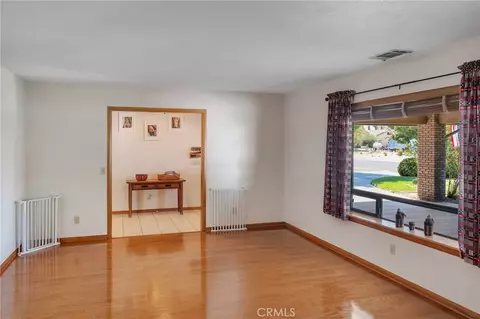 Living - 20277 Waco, Apple Valley, CA 92308 photo 2 of 3