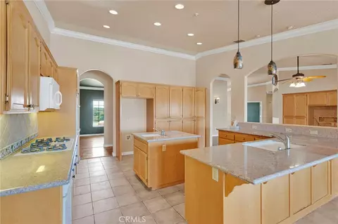 Kitchen - 7091 Coriander, Oak Hills, CA 92344 photo 2 of 6