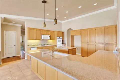 Kitchen - 7091 Coriander, Oak Hills, CA 92344 photo 1 of 6