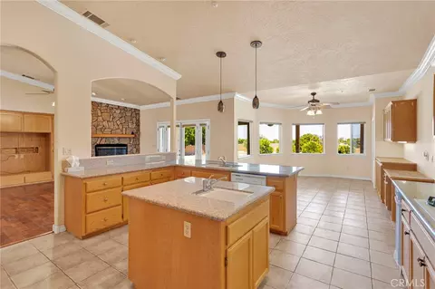 Kitchen - 7091 Coriander, Oak Hills, CA 92344 photo 6 of 6