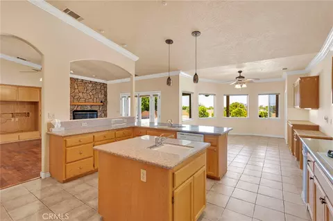 Kitchen - 7091 Coriander, Oak Hills, CA 92344 photo 6 of 6