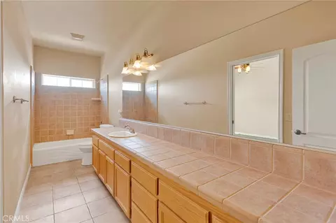 Bath - 7091 Coriander, Oak Hills, CA 92344 photo 5 of 8