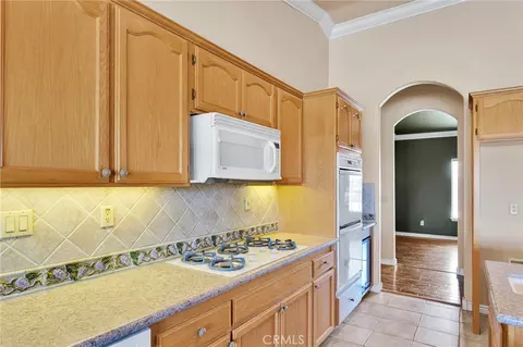 Kitchen - 7091 Coriander, Oak Hills, CA 92344 photo 5 of 6