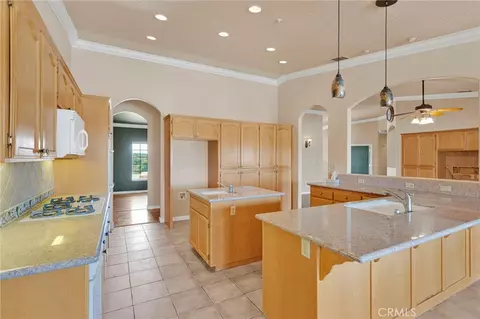 Kitchen - 7091 Coriander, Oak Hills, CA 92344 photo 2 of 6