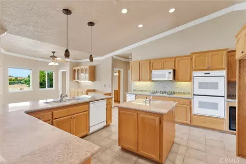 Kitchen - 7091 Coriander, Oak Hills, CA 92344 photo 4 of 6