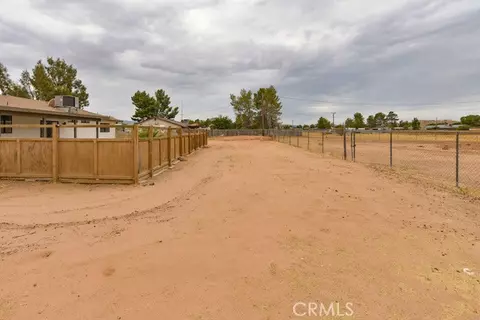 Exterior - 15620 Comanche Rd, Apple Valley, CA 92307 photo 5 of 5