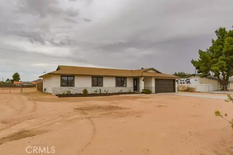 Exterior - 15620 Comanche Rd, Apple Valley, CA 92307 photo 3 of 5