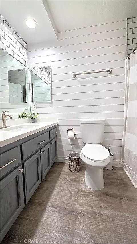 Bath - 13930 Crow, Apple Valley, CA 92307 photo 1 of 5