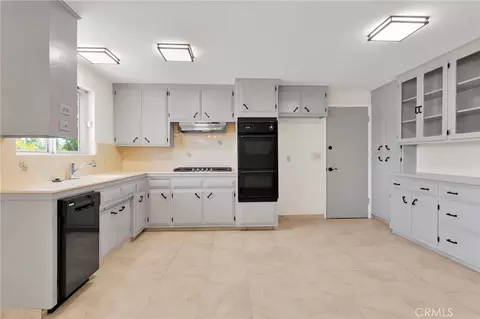 Kitchen - 270 E 13th St, Beaumont, CA 92223 photo 2 of 4