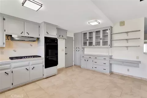 Kitchen - 270 E 13th St, Beaumont, CA 92223 photo 3 of 4