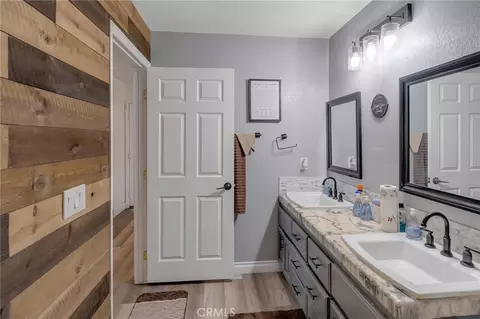 Bath - 960 Purple Sage Ct, Barstow, CA 92311 photo 2 of 4