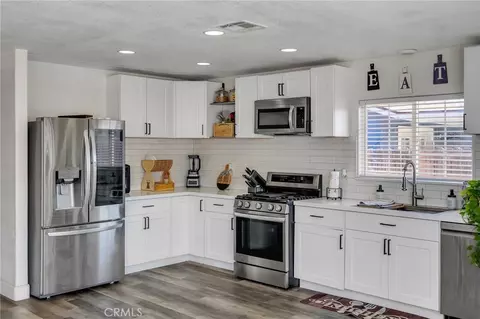 Kitchen - 960 Purple Sage Ct, Barstow, CA 92311 photo 2 of 2