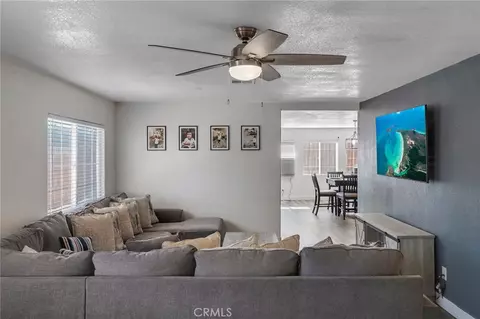 Living - 960 Purple Sage Ct, Barstow, CA 92311 photo 2 of 3