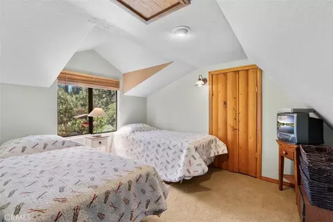 Bedroom - 1143 Robin Rd, Wrightwood, CA 92397 photo 5 of 6