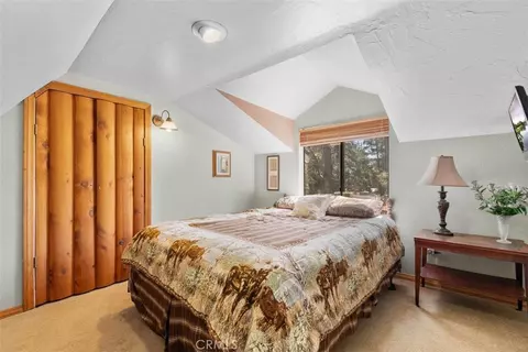 Bedroom - 1143 Robin Rd, Wrightwood, CA 92397 photo 1 of 6