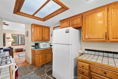 Kitchen - 1143 Robin Rd, Wrightwood, CA 92397 photo 4 of 5