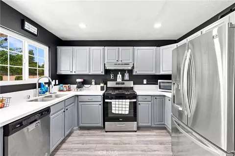 Kitchen - 16935 Sage St, Hesperia, CA 92345 photo 2 of 3