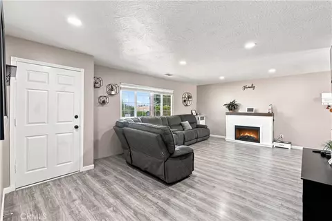 Living - 16935 Sage St, Hesperia, CA 92345 photo 2 of 2