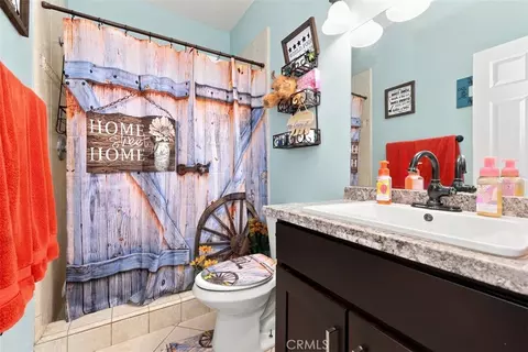 Bath - 8188 Turko Ave, Hesperia, CA 92344 photo 1 of 3