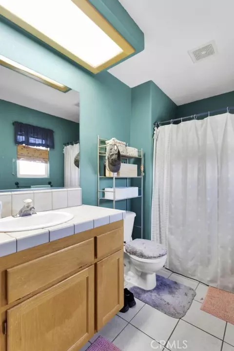 Bath - 13014 Riggins Rd, Phelan, CA 92371 photo 1 of 2