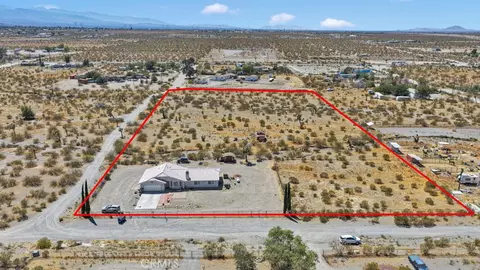 View/Area - 13014 Riggins Rd, Phelan, CA 92371 photo 4 of 7