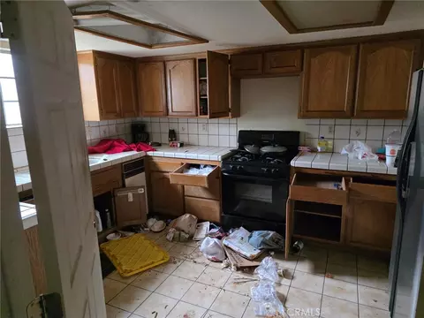 Kitchen - 13150 State Highway 138, Hesperia, CA 92345 photo 1 of 1